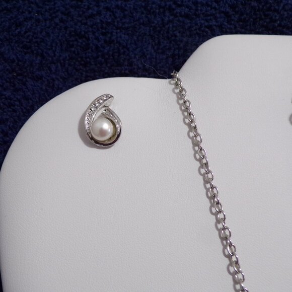 Sterling Silver Pearl Faux Diamonds Pendant Pierced Earrings Bracelet Set - Picture 5 of 6